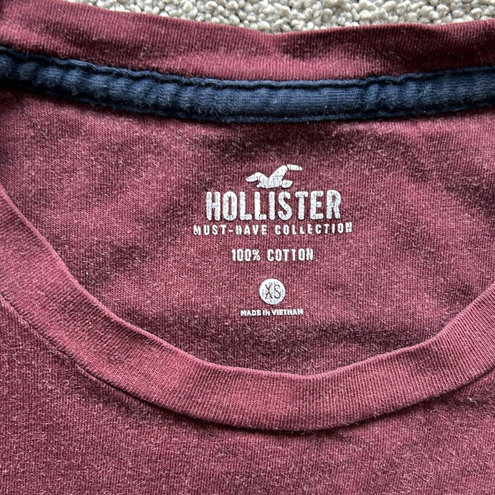Hollister XS Men's Tee Shirt - Picture 2 of 6
